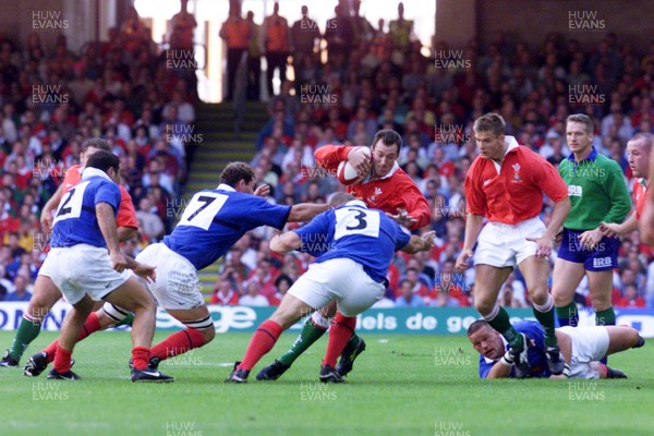 280899 - Wales 34 v 23 France - France Tour Match -  Rob Howley of Wales is tackled by Pieter De Villiers