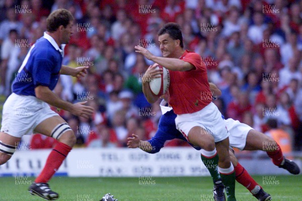 280899 - Wales 34 v 23 France - France Tour Match -  Shane Howarth of Wales is tackled by Xavier Garbajosa