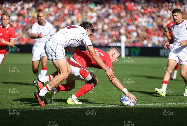 071023 - Wales v Georgia - Rugby World Cup, France 2023 - Pool C - Liam Williams of Wales finds a gap to score a try