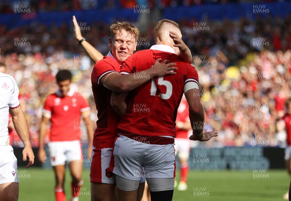 071023 - Wales v Georgia - Rugby World Cup, France 2023 - Pool C - Liam Williams of Wales celebrates scoring a try with Sam Costelow