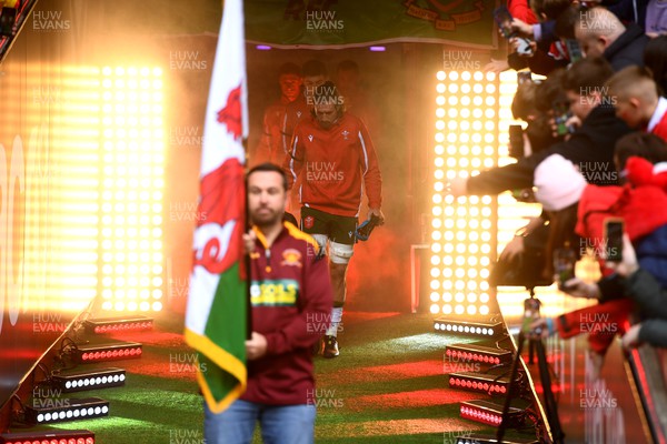 191122 - Wales v Georgia - Autumn Nations Series - Justin Tipuric walks out with mascot