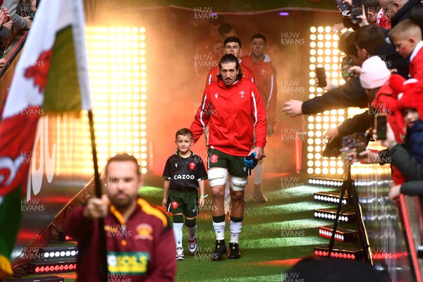 191122 - Wales v Georgia - Autumn Nations Series - Justin Tipuric walks out with mascot