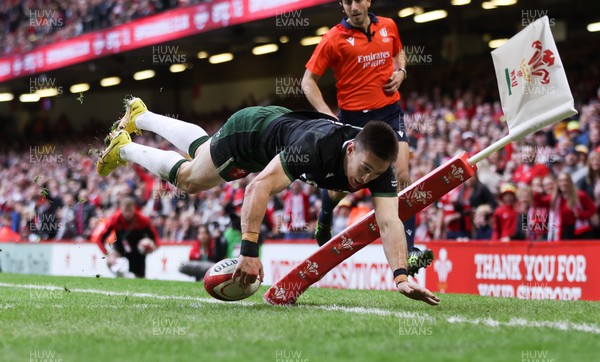 191122 - Wales v Georgia, Autumn Nations Series - Josh Adams of Wales dives into the corner only for the try to be disallowed