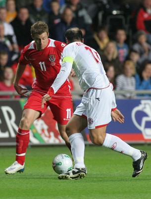 20.08.08 Wales vs. Georgia. Nationwide International Friendly. The Liberty Stadium, Swansea. Paul Parry attacks Georgia captain Zurab Khizanshvili. 
