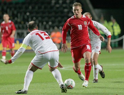 20.08.08 Wales vs. Georgia. Nationwide International Friendly. The Liberty Stadium, Swansea. Freddy Eastwood shows close control as he takes on Zurab Khizanishvili. 