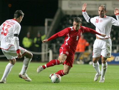 20.08.08 Wales vs. Georgia. Nationwide International Friendly. The Liberty Stadium, Swansea. Jason Koumas weaves his way between Levan Khamaladze(33) & Zurab Menteshashvili(18). 