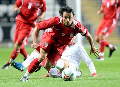 20.08.08 - International Football Friendly Wales v Georgia Wales' Simon Davies beats a tackle from Georgia's Aleksandre Kvakhadze 