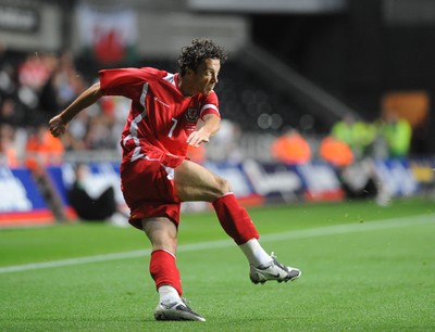 20.08.08 - International Football Friendly Wales v Georgia Wales' Simon Davies 