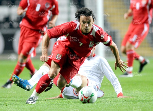 20.08.08 - International Football Friendly Wales v Georgia Wales' Simon Davies beats a tackle from Georgia's Aleksandre Kvakhadze 