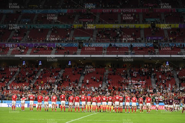 230919 - Wales v Georgia - Rugby World Cup 2019 - Pool D - The Wales team bow to the crowd at full time