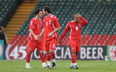 01.04.09 - Wales v Germany - 2010 FIFA World Cup Qualifying Group 4 - Wales' Simon Davies, Joe Ledley and Rob Earnshaw look dejected at the end of the game. 