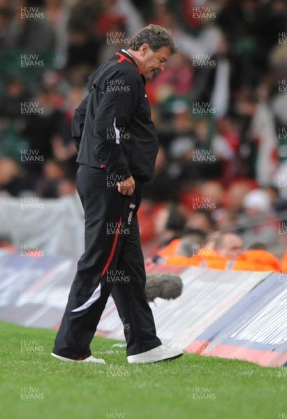 01.04.09 - Wales v Germany - 2010 FIFA World Cup Qualifying Group 4 - Wales manager John Toshack looks dejected at the end of the game. 
