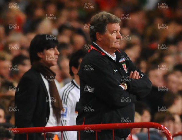 01.04.09 - Wales v Germany - World Cup 2010 - Qualifying Group 4 Wales Manager John Toshack with Germany coach Joachim Low behind  