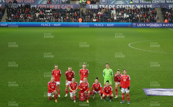 051223  - Wales v Germany, UEFA Women’s Nations League - The Wales team line up for the team photograph