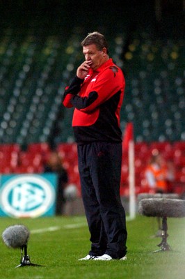 08.09.07 - Euro 2008 Qualifying, Group D Wales v Gemany Wales manager John Toshack 