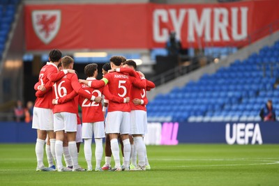 020626 - Wales v Ghana - International Friendly - Wales huddle