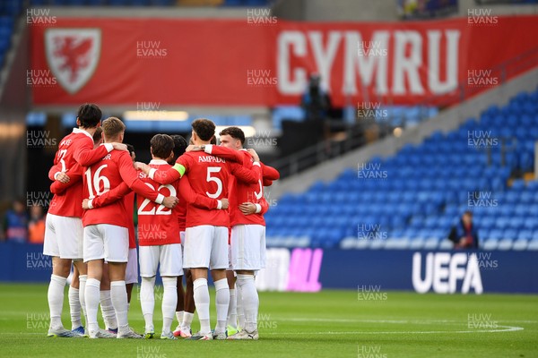 020626 - Wales v Ghana - International Friendly - Wales huddle