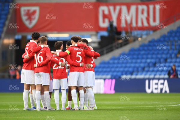 020626 - Wales v Ghana - International Friendly - Wales huddle