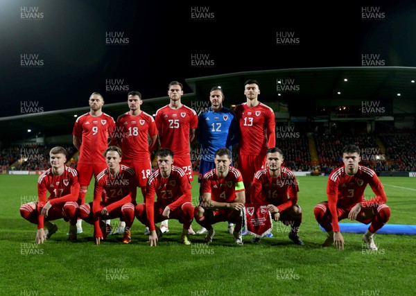111023 - Wales v Gibraltar - International Challenge Match - Wales line up for team picture