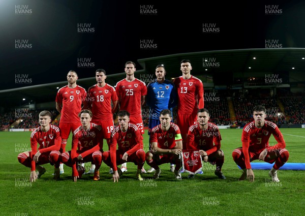 111023 - Wales v Gibraltar - International Challenge Match - Wales line up for team picture