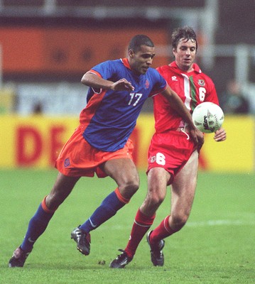 051096 - Wales v Holland - Kit Symons of Wales loses out to Pierre Van Hooijdonk