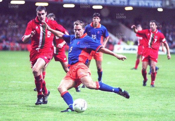 051096 - Wales v Holland - Ronald de Boer of Holland strikes