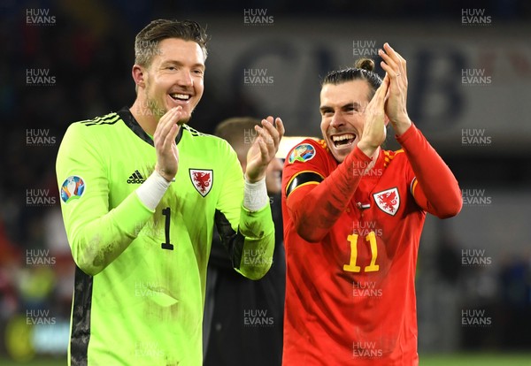 191119 - Wales v Hungary - UEFA Euro Championship Qualifying - Wayne Hennessey and Gareth Bale of Wales celebrate at the end of the game