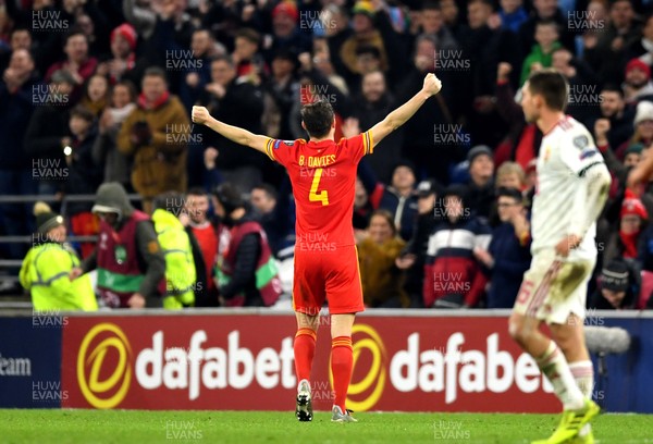 191119 - Wales v Hungary - UEFA Euro Championship Qualifying - Ben Davies of Wales celebrates at the end of the game