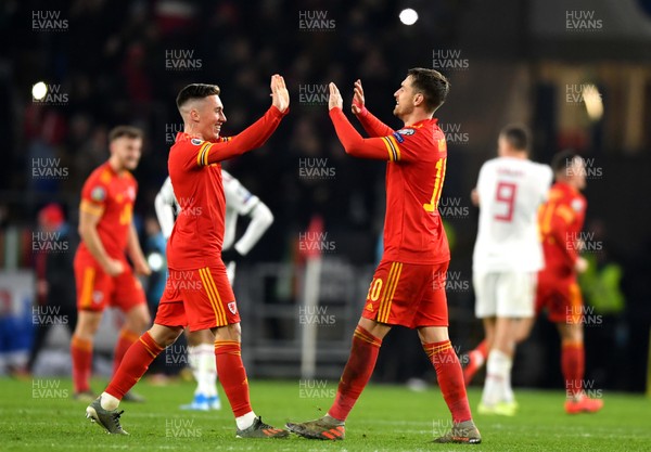 191119 - Wales v Hungary - UEFA Euro Championship Qualifying - Harry Wilson and Aaron Ramsey of Wales celebrate at the end of the game