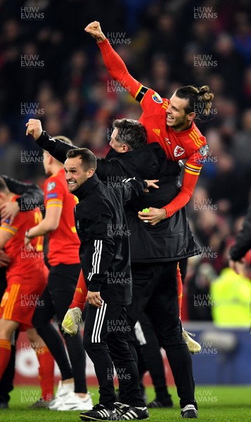 191119 - Wales v Hungary - UEFA Euro Championship Qualifying - Gareth Bale of Wales celebrates at the end of the game