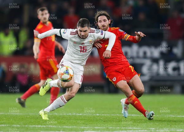 191119 - Wales v Hungary, European Cup 2020 Qualifier - Joe Allen of Wales and Mate Patkai of Hungary compete for the ball