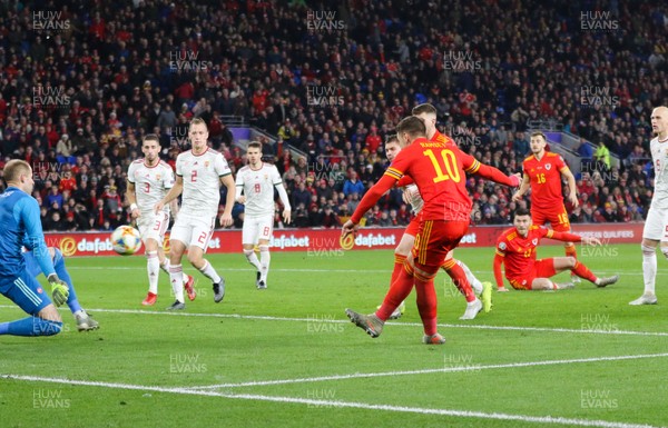 191119 - Wales v Hungary, European Cup 2020 Qualifier - Aaron Ramsey of Wales scores his second goal