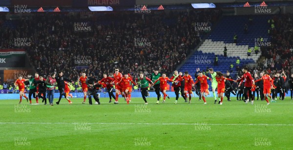 191119 - Wales v Hungary, European Cup 2020 Qualifier - Wales players celebrate at the end of the match