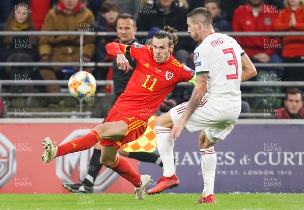 191119 - Wales v Hungary, European Cup 2020 Qualifier - Gareth Bale of Wales crosses the ball as Zsolt Nagy of Hungary chalenges