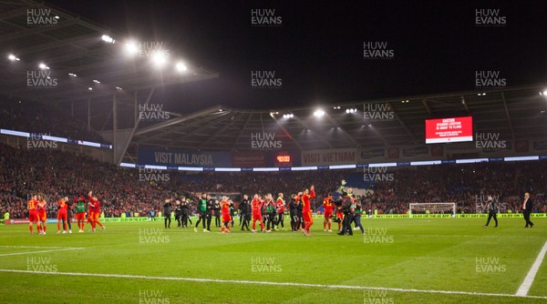 191119 - Wales v Hungary, European Cup 2020 Qualifier - The Wales team applaud the fans during a last of honour after winning the match and gaining a place in the Euro 2020 Finals
