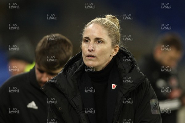 011223 - Wales v Iceland - UEFA Women’s Nations League - Head Coach of Wales Gemma Grainger