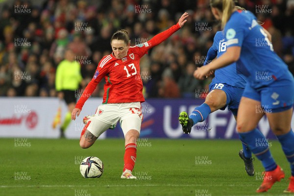 011223 - Wales v Iceland - UEFA Women’s Nations League - Rachel Rowe of Wales takes a shot at goal