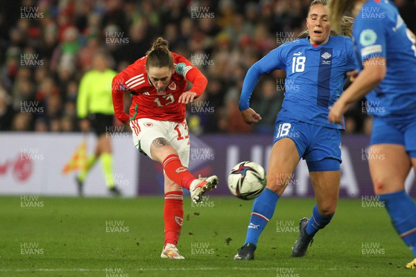 011223 - Wales v Iceland - UEFA Women’s Nations League - Rachel Rowe of Wales takes a shot at goal