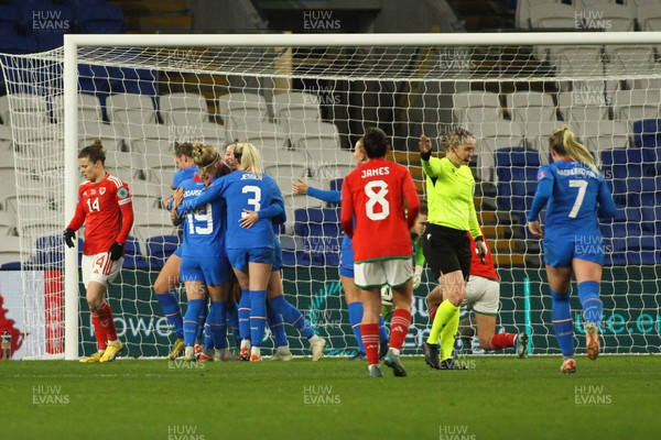 011223 - Wales v Iceland - UEFA Women�s Nations League - Players of Iceland celebrate as they take the lead