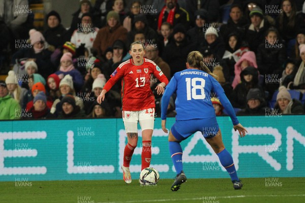 011223 - Wales v Iceland - UEFA Women’s Nations League - Rachel Rowe of Wales takes on Gudrun Arnardottir of Iceland