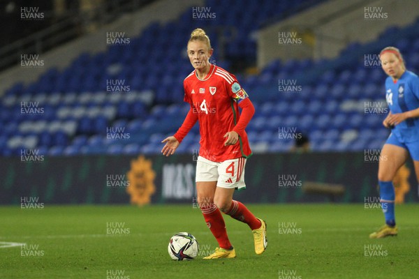 011223 - Wales v Iceland - UEFA Women’s Nations League - Sophie Ingle of Wales looks for options
