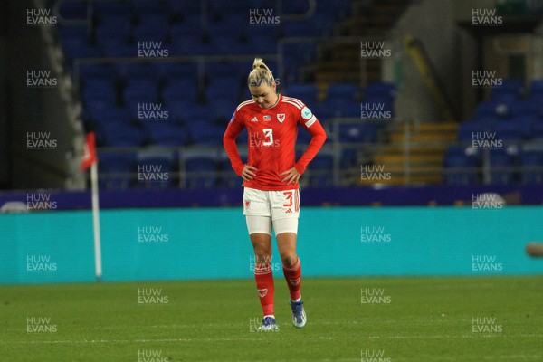 011223 - Wales v Iceland - UEFA Women’s Nations League - Gemma Evans of Wales is dejected at the final whistle