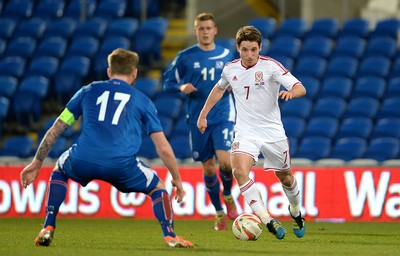 050314 - Wales v Iceland - Friendly -Joe Allen of Wales takes on Aron Gunnarsson of Iceland
