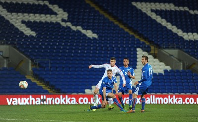 050314 - Wales v Iceland - Friendly -Gareth Bale of Wales scores his goal