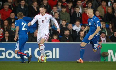 050314 - Wales v Iceland - Vauxhall International Friendly - Gareth Bale of Wales gets past Ari Freyr Skulason of Iceland 