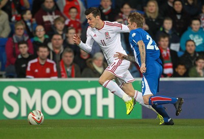 050314 - Wales v Iceland - Vauxhall International Friendly - Gareth Bale of Wales gets past Ari Freyr Skulason of Iceland 