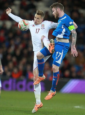 050314 - Wales v Iceland - Vauxhall International Friendly - Jack Collison of Wales and Aron Einar Gunnarsson of Iceland go up for the ball