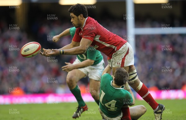 020213 - Wales v Ireland, 2013 RBS 6 Nations - Wales' Toby Faletau feeds the ball out as Ireland's Craig Gilroy tackles