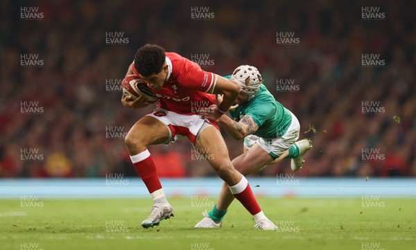 040223 - Wales v Ireland, Guinness Six Nations 2023 - Rio Dyer of Wales takes on Mack Hansen of Ireland
