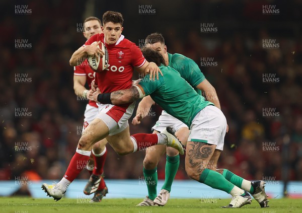 040223 - Wales v Ireland, Guinness Six Nations 2023 - Joe Hawkins of Wales looks to break away